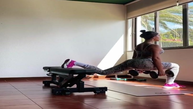 Georgina si allena a casa durante l'isolamento