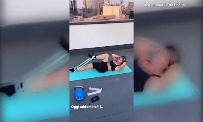 Diletta Leotta si allena al tramonto