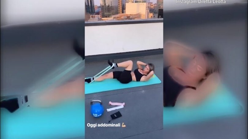 Diletta Leotta si allena al tramonto