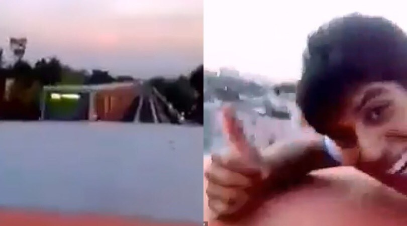 "Cavalcano" la metropolitana: la bravata shock di due ragazzi messicani