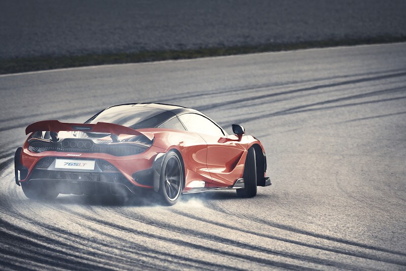 McLaren 765LT: la leggerezza al primo posto