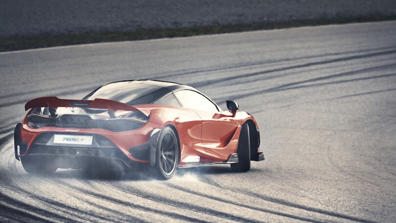 McLaren 765LT: la leggerezza al primo posto