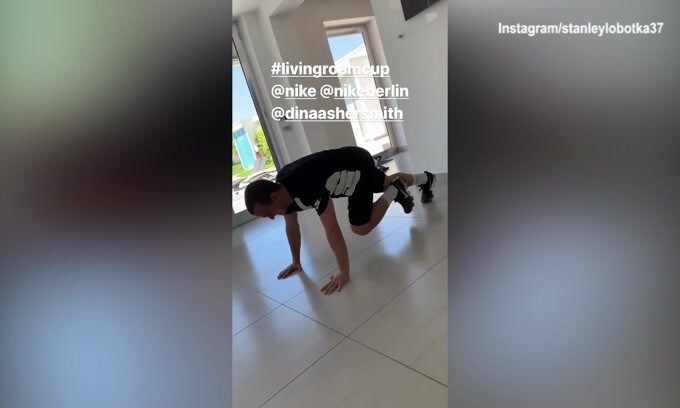 Napoli, l'allenamento casalingo di Lobotka