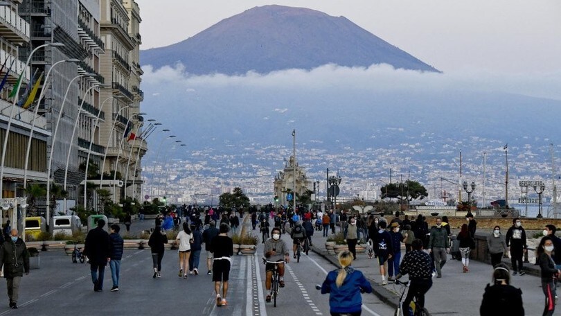 In Campania si corre ma flop delle fasce orarie. De Luca: "Irresponsabili"