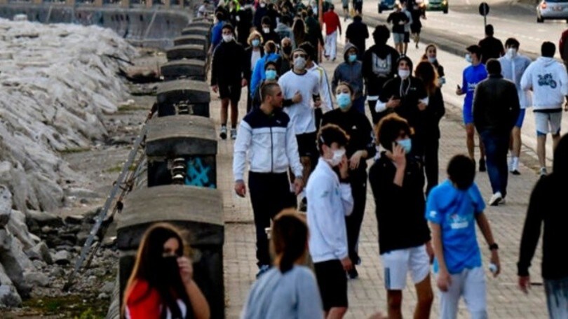 Coronavirus, De Luca furioso: "Troppa gente per strada, siete irresponsabili"