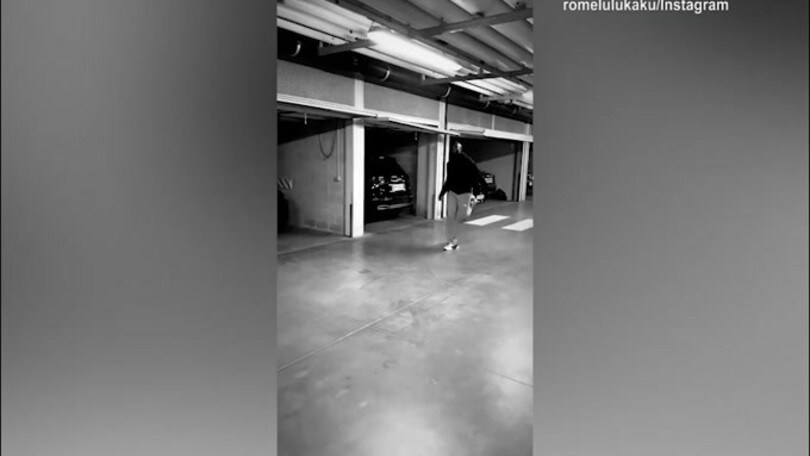 Inter, Lukaku si allena nel garage