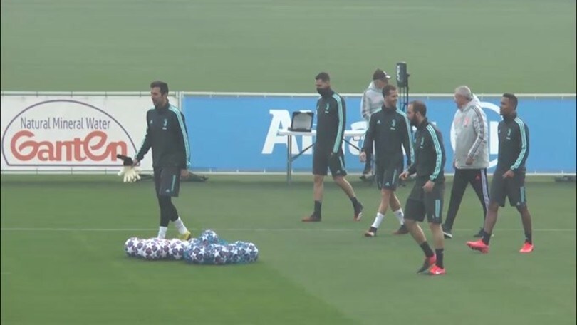 Juve, la società richiama i giocatori all'estero