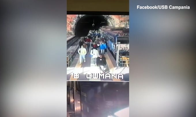 Fase 2, a Napoli centinaia in un vagone del treno