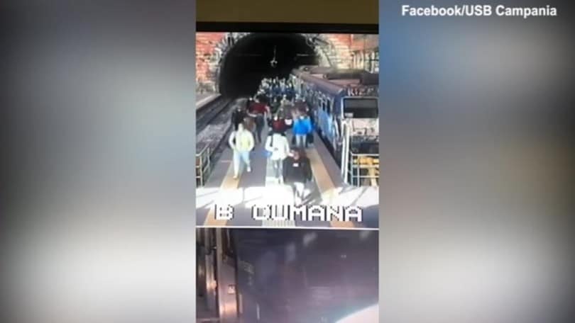 Fase 2, a Napoli centinaia in un vagone del treno