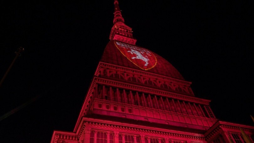 La Mole Antonelliana si illumina per il Grande Torino