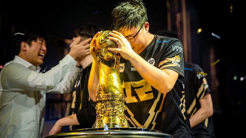 Uzi termina il suo storico rapporto con gli RNG