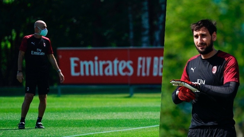 Il Milan torna ad allenarsi: Pioli indossa la mascherina, c'è Donnarumma