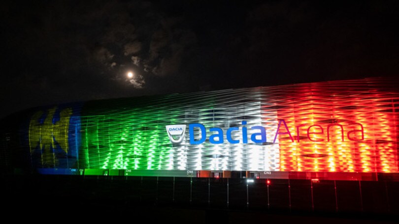 Udinese, il Tricolore e l'aquila del Friuli illuminano la Dacia Arena