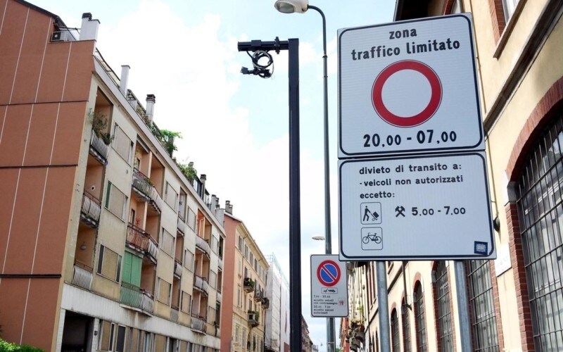 Viabilità Napoli, i varchi ZTL auto riaprono dall'11 maggio