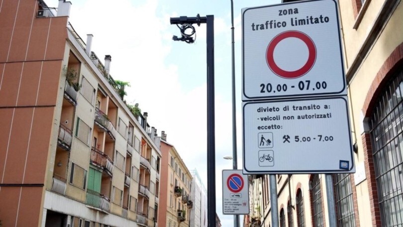 Viabilità Napoli, i varchi ZTL auto riaprono dall'11 maggio