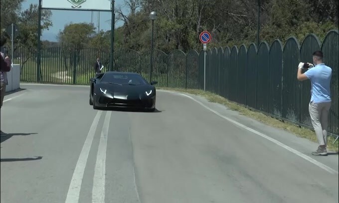 Napoli, i calciatori tornano a casa