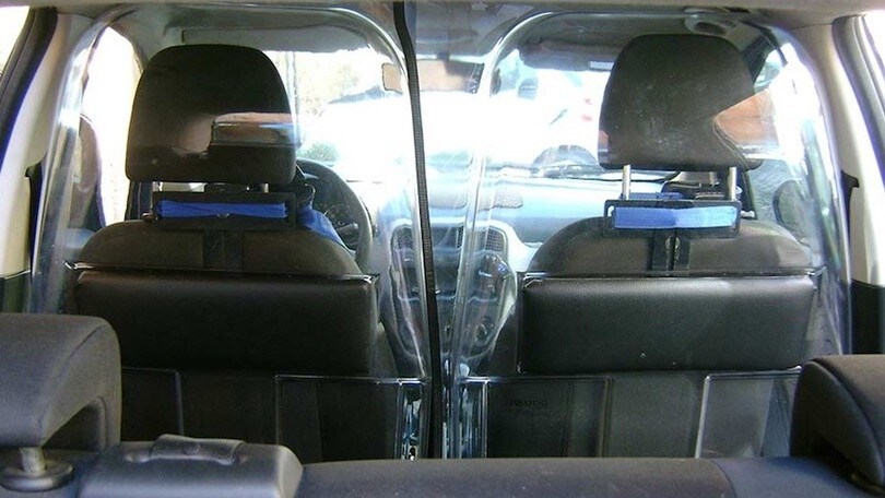 Divisori protettivi in auto: ecco la proposta sicura per viaggiare col policarbonato FOTO