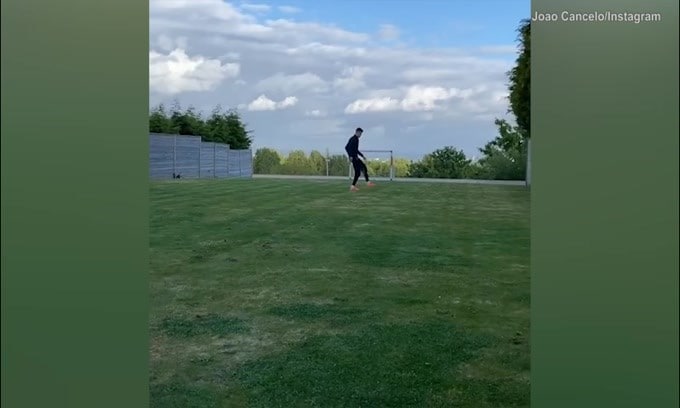 Classe e precisione: Cancelo, che gol!