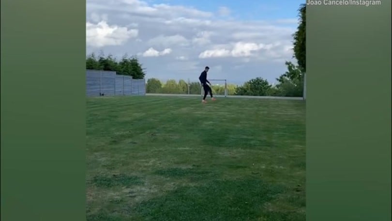 Classe e precisione: Cancelo, che gol!