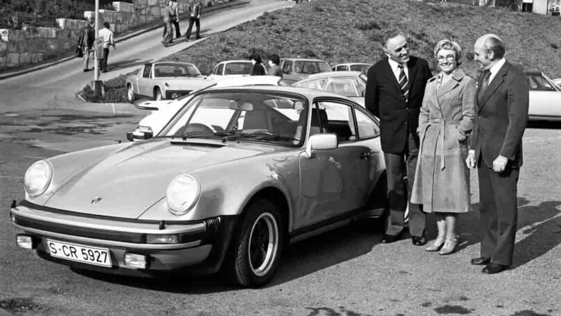 Porsche, 70 anni fa il primo ritiro in fabbrica a Zuffenhausen FOTO