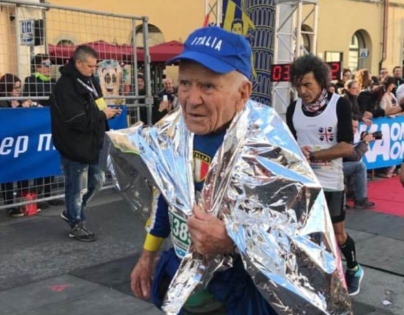 Il podista 91enne Angelo Squadrone: “Nel ’35 la malaria, quest’anno ho saltato Roma, sogno i mondiali in Canada”.