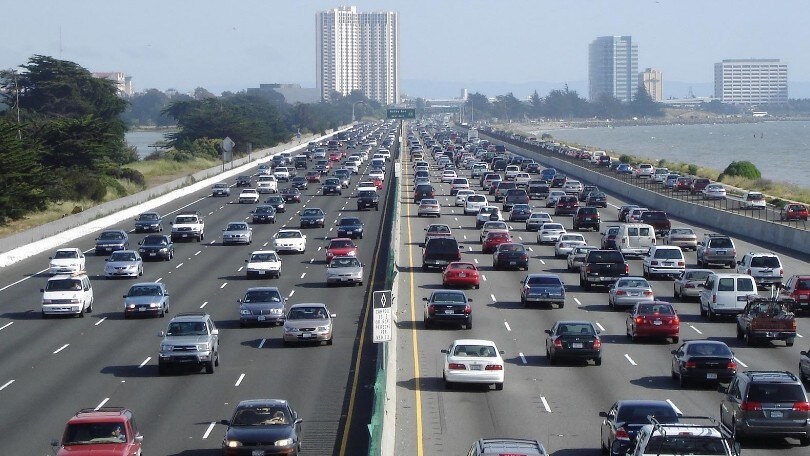 Coronavirus USA, automobilisti infrangono la quarantena e torna il traffico