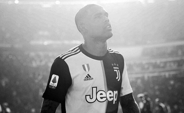 Douglas Costa: "Lo spettacolo deve continuare, il calcio dà gioia"