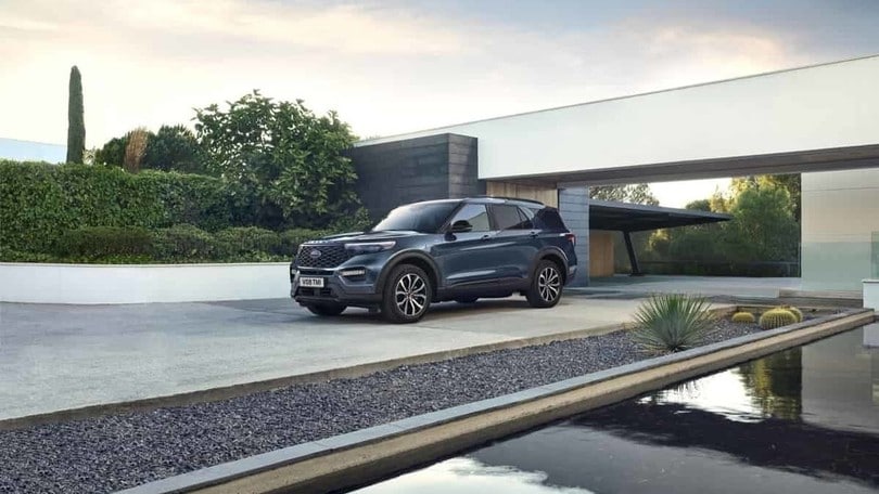 Ford Explorer, maxi SUV plug-in hybrid: gli scatti