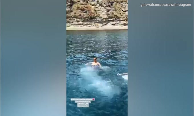 Politano, primo bagno stagionale per il calciatore