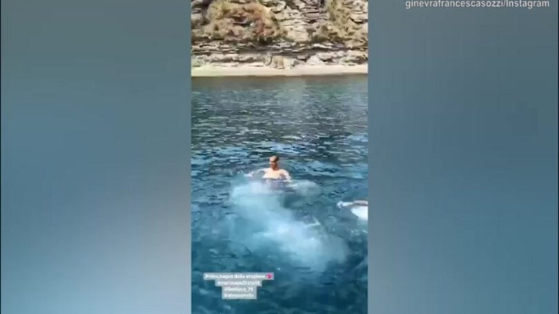 Politano, primo bagno stagionale per il calciatore
