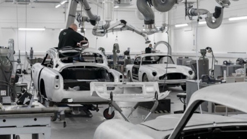Aston Martin DB5, serie speciale per l'icona di Goldfinger