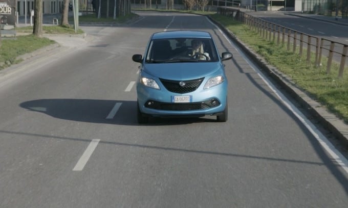Nuova Lancia Ypsilon EcoChic Maryne protagonista a Milano VIDEO