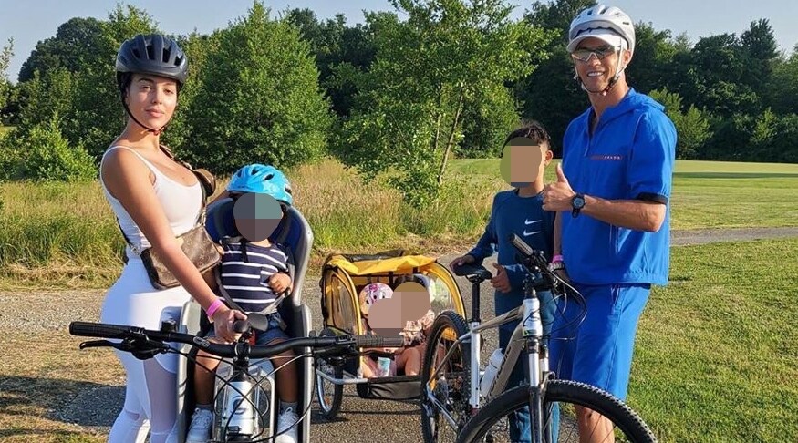 Cristiano Ronaldo super: dopo l'allenamento, bici in famiglia