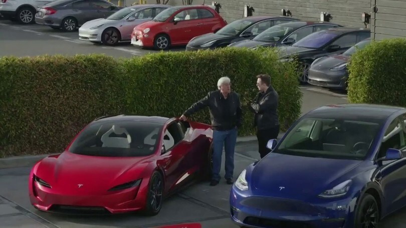 Tesla, Elon Musk svela i modelli in arrivo a Jay Leno