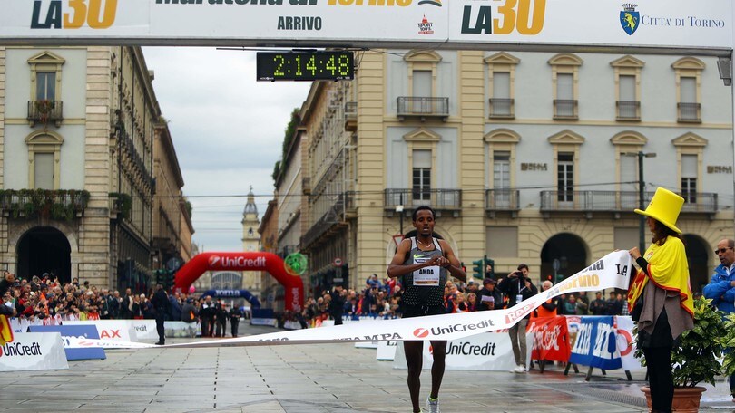 Coronavirus: stop ancora alle maratone. Riparte solo l'atletica in pista
