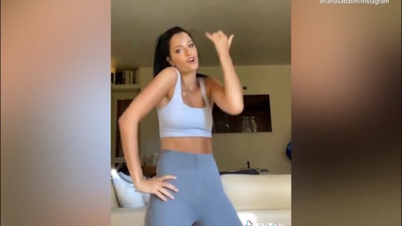 Oriana Sabatini, sexy movimenti sui social!