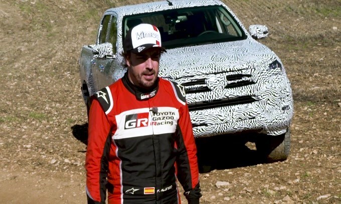 Nuovo Toyota Hilux, alla Dakar guida Fernando Alonso VIDEO