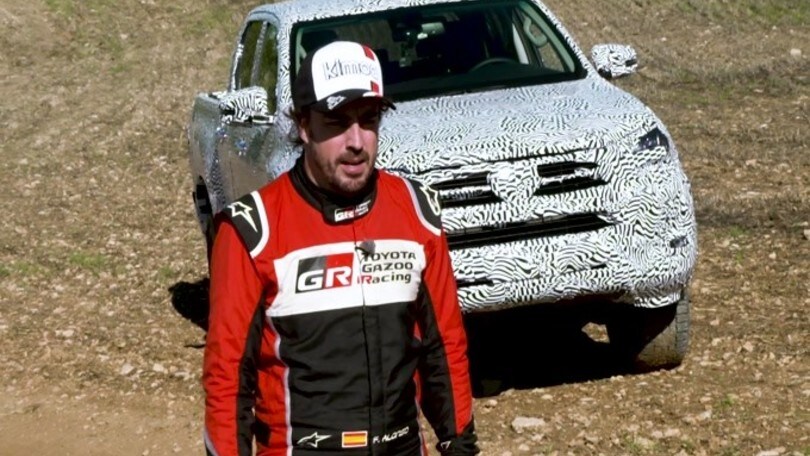 Nuovo Toyota Hilux, alla Dakar guida Fernando Alonso VIDEO