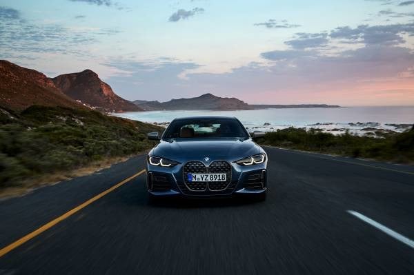 Nuova BMW Serie 4 Coupé, rivoluzione estetica con il doppio rene