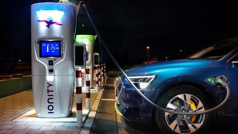 Audi e-tron 55 quattro, autonomia a 110 km in 10 minuti di ricarica