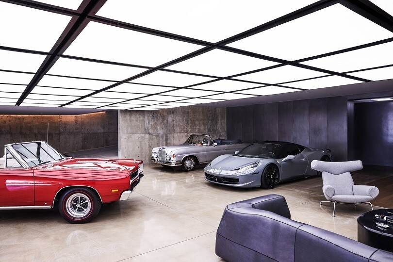 Mega villa con garage e supercar: servono 55 milioni per comprarla