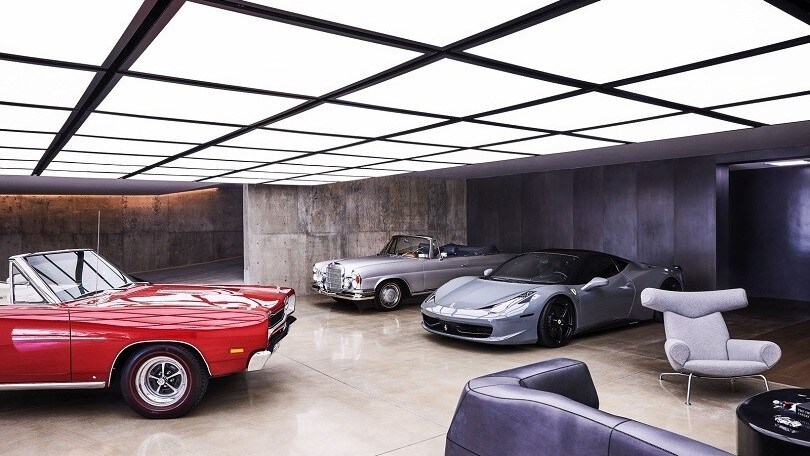 Mega villa con garage e supercar: servono 55 milioni per comprarla