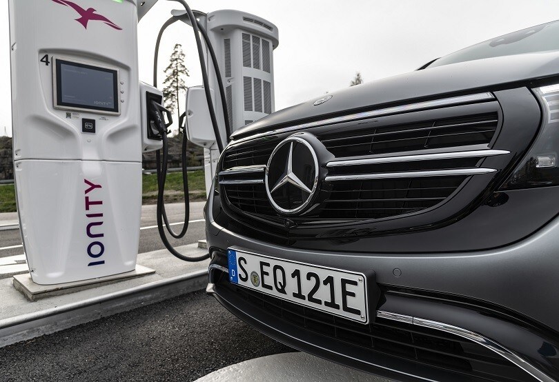 Germania, colonnine di ricarica elettriche obbligatorie nelle stazioni di servizio