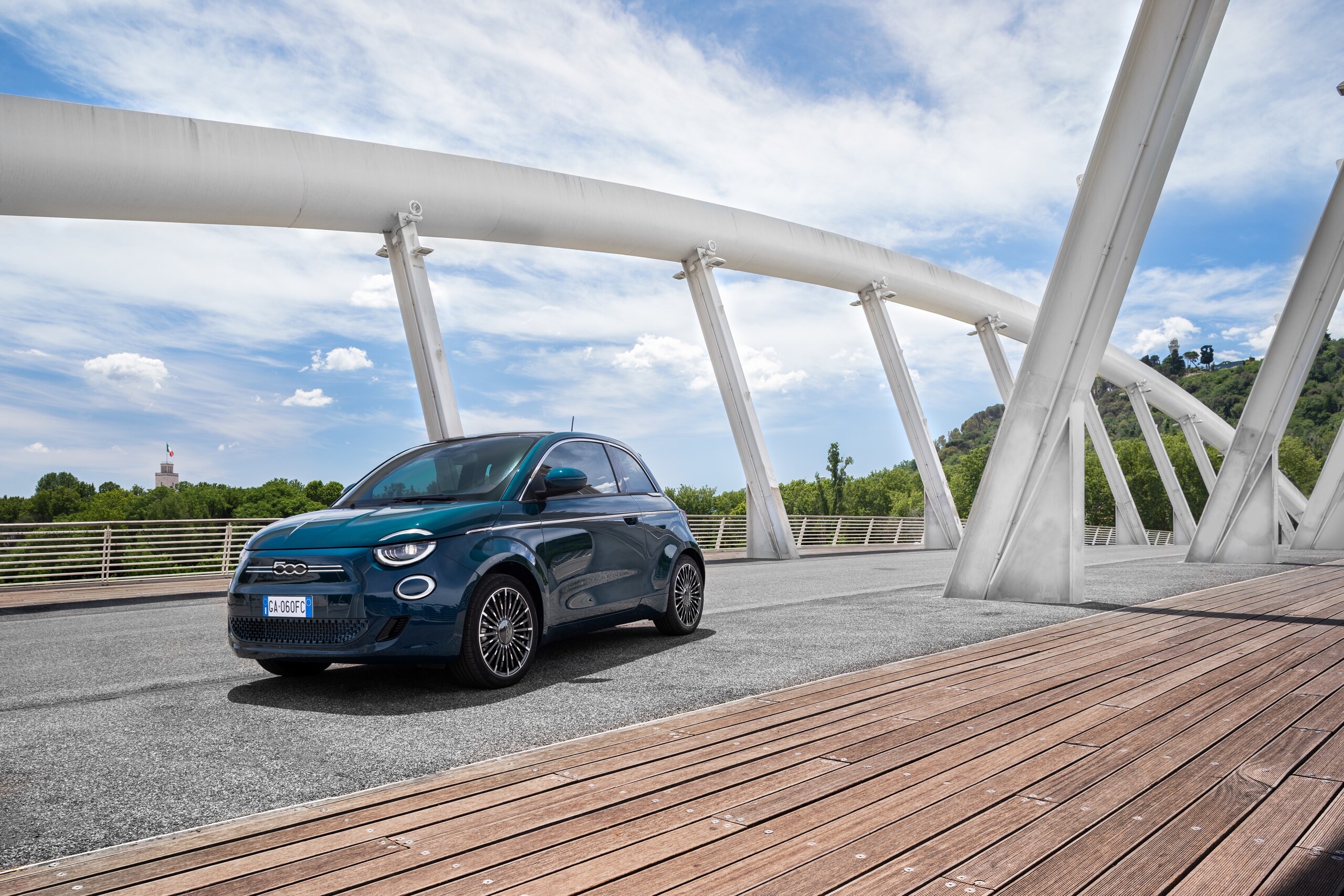 Nuova 500 "la Prima" da cabrio si sdoppia in berlina