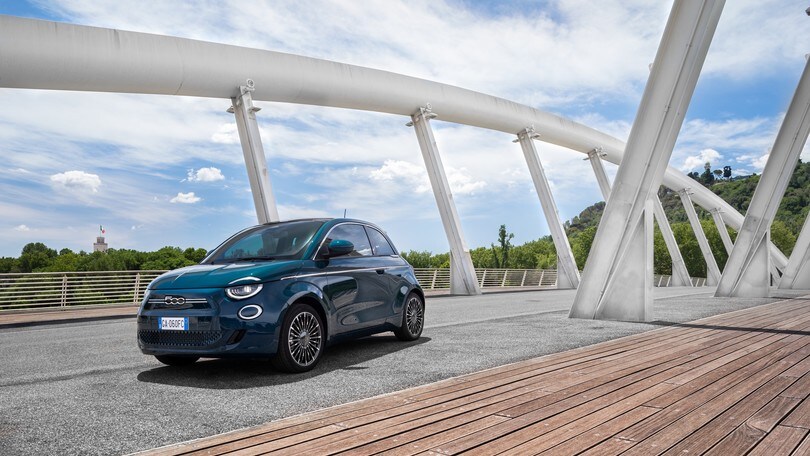 Nuova 500 "la Prima" da cabrio si sdoppia in berlina