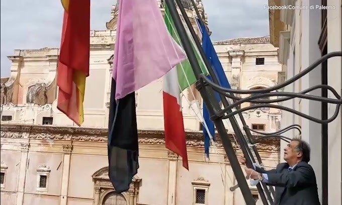 Il sindaco Orlando celebra il Palermo in Serie C