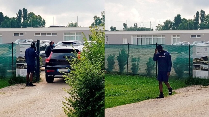 Balotelli si presenta all'allenamento, ma il Brescia non lo fa entrare