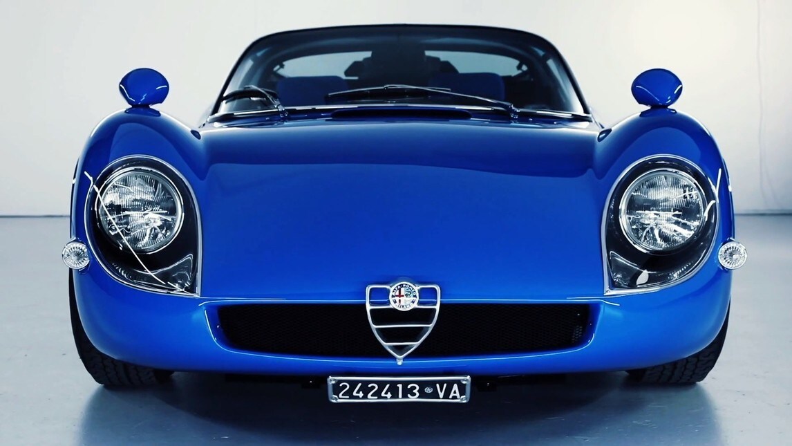 Alfa Romeo 33 Stradale Blu Reale: gli scatti