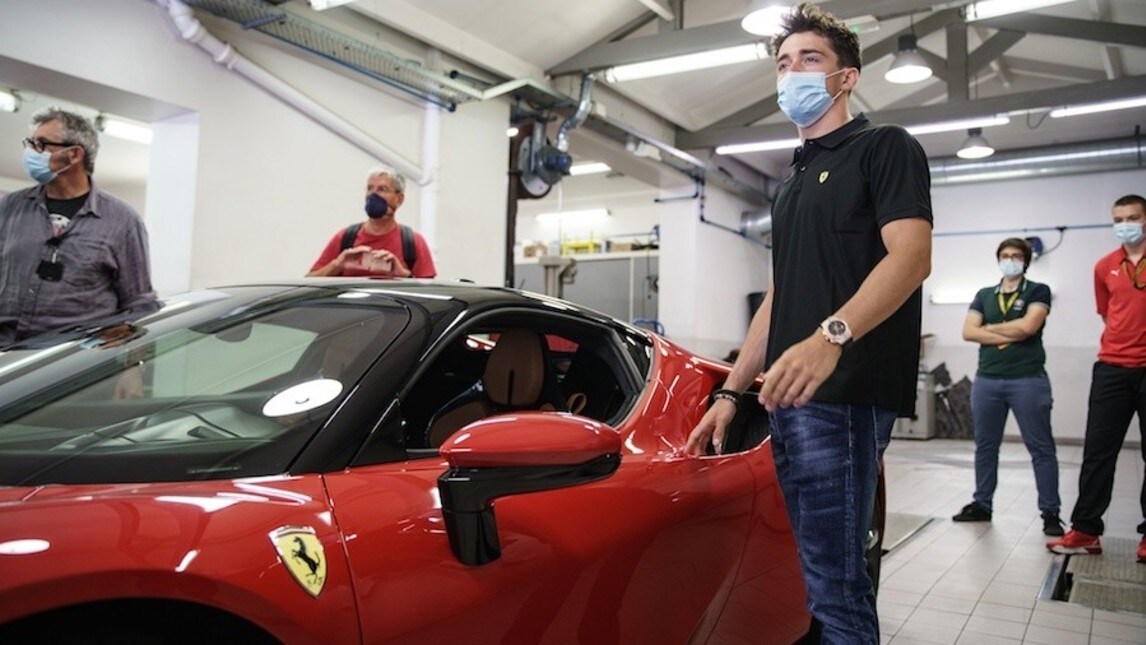 Leclerc a bordo della Ferrari SF90 Stradale: lo spettacolare “Le grand rendez-vous”