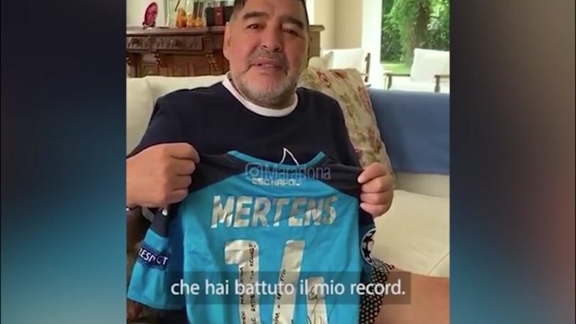 Maradona a Mertens: "Orgoglioso di te, ora regalateci uno scudetto"